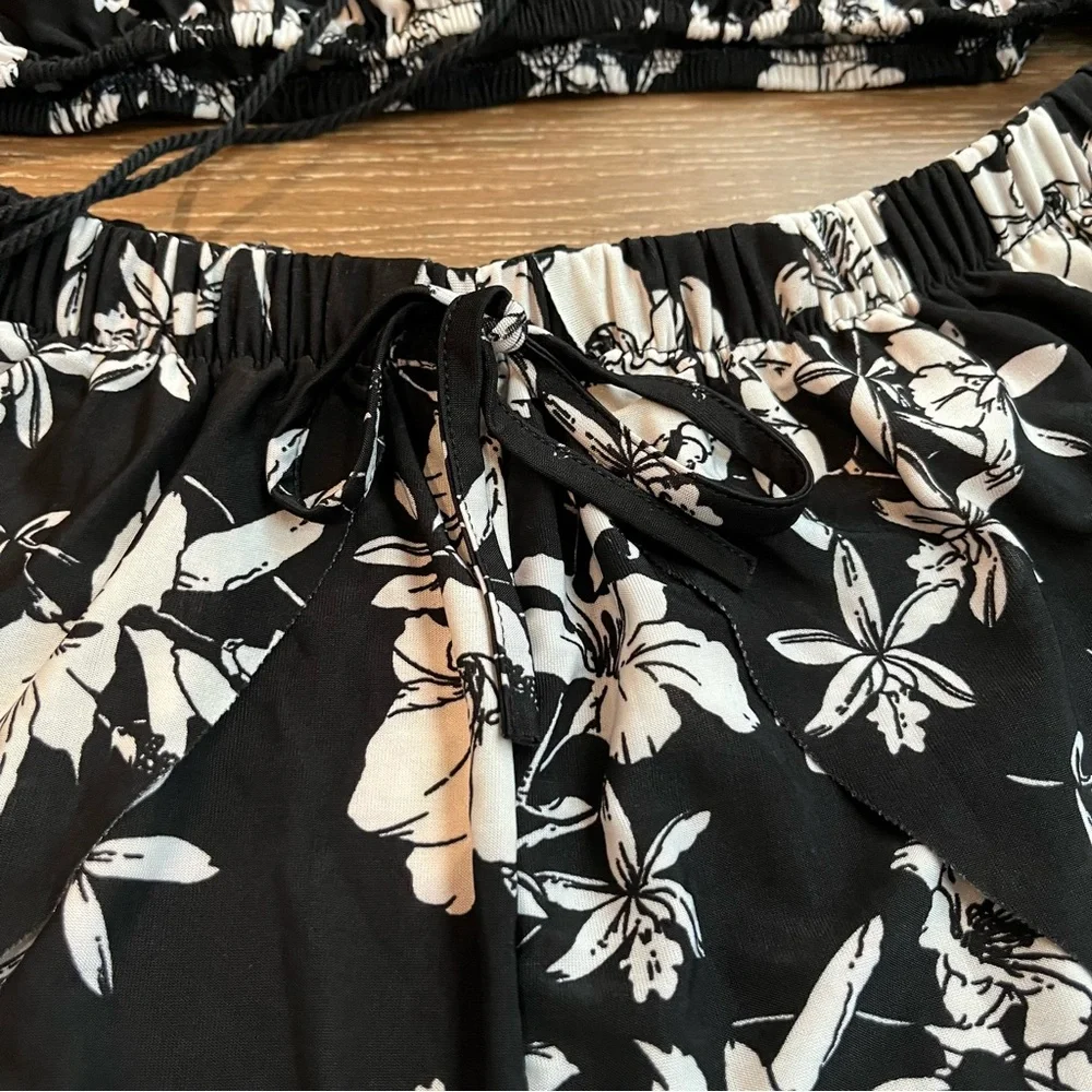 🌸 Women’s Floral Off-Shoulder Top and Shorts Swim Cover Up Set Size M